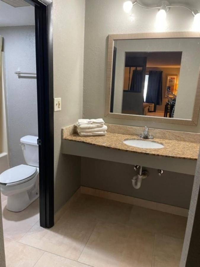 Guest Inn Лейк-Сіті Екстер'єр фото